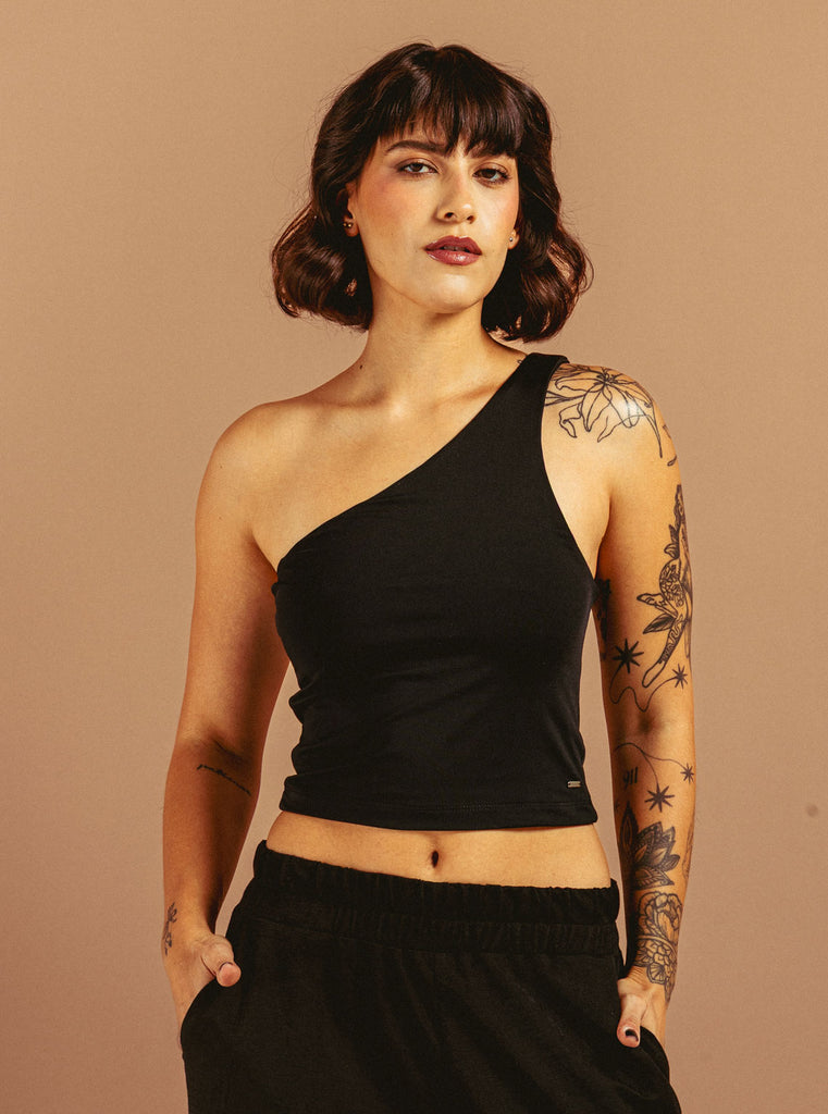 BLUSA ASIMÉTRICA NEGRA