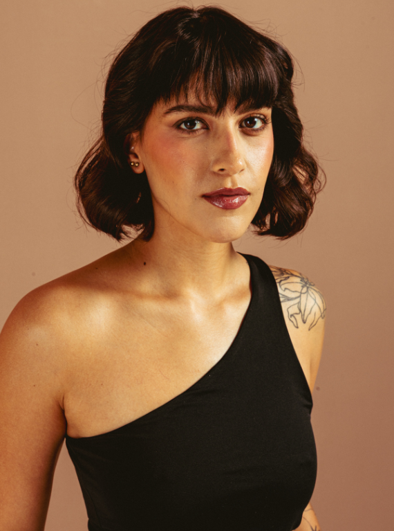 BLUSA ASIMÉTRICA NEGRA