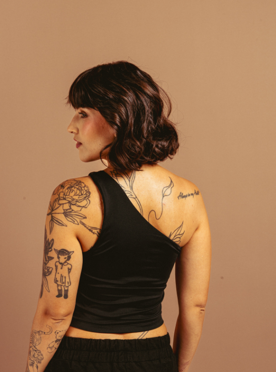 BLUSA ASIMÉTRICA NEGRA