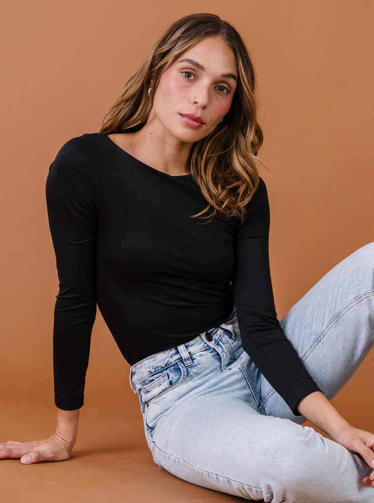 BLUSA CUELLO OJAL NEGRO