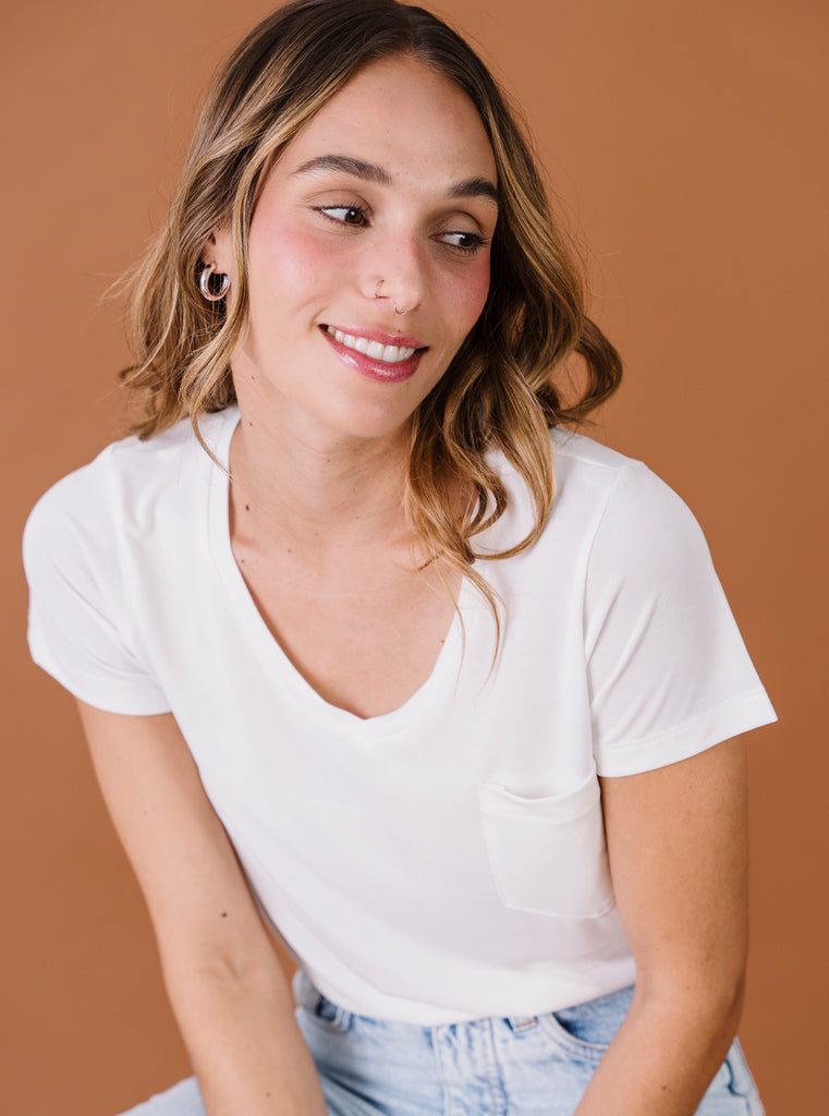 CAMISETA CUELLO V MARFIL