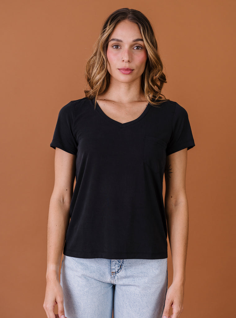 CAMISETA CUELLO V NEGRA