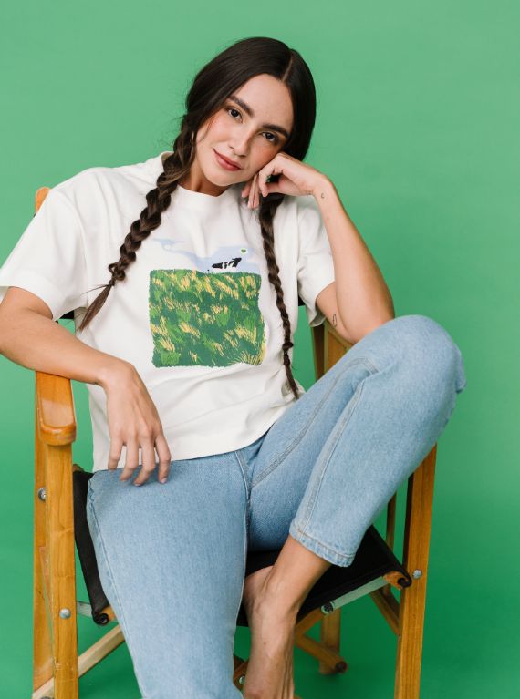 CAMISETA VACA PASTANDO