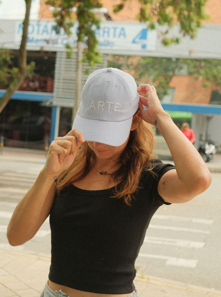GORRA ARTE LILA