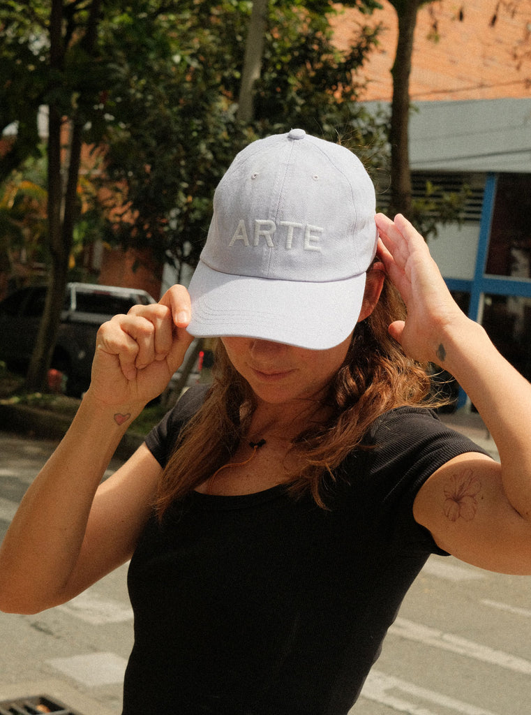 GORRA ARTE LILA