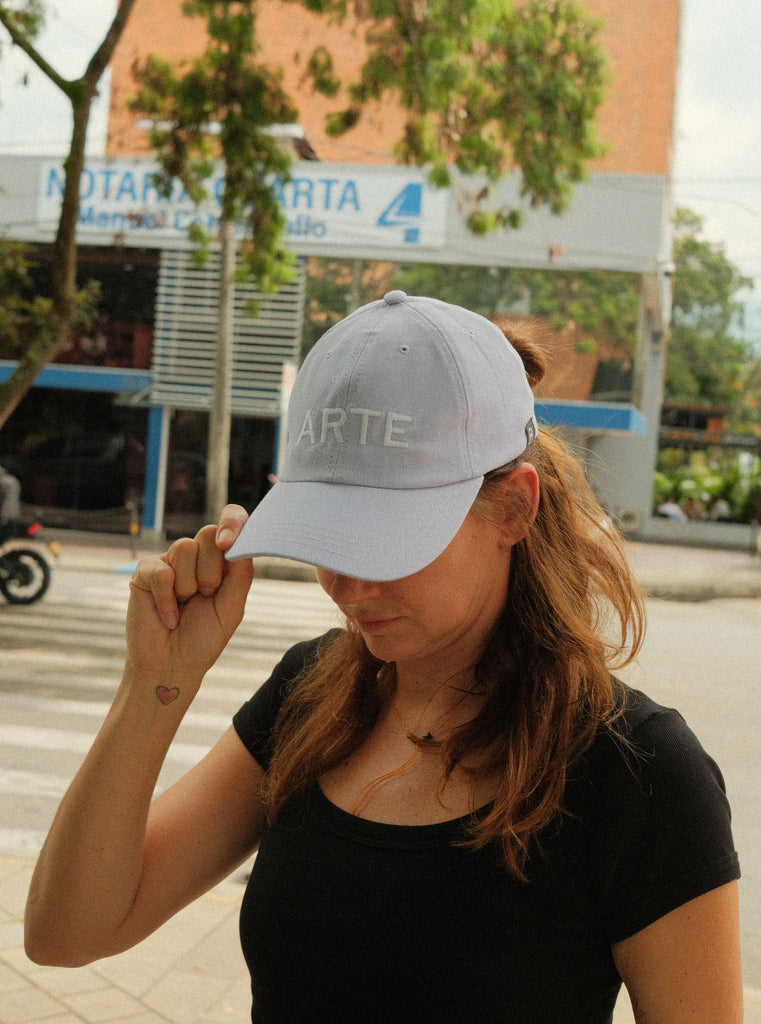 GORRA ARTE LILA